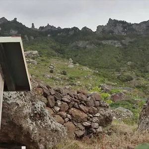 Oasis Atlántico: Rincón Secreto Al Pie De Senderos Azano